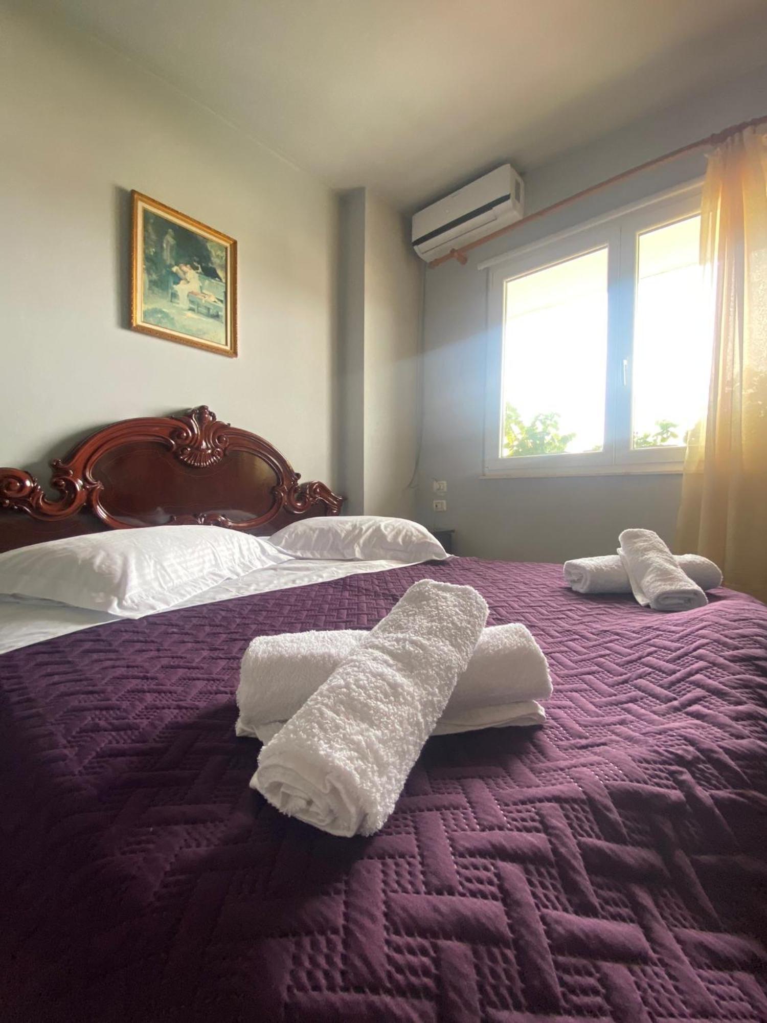 Stay The Night Shkodra Apartment City Centre Exterior foto